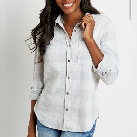 Maurices Tops - Maurices Light Gray & White Plaid Cozy Knit Button Down Shirt Medium Women’s